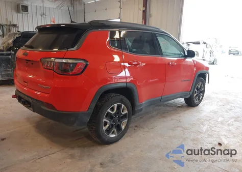 2018 Jeep Compass Trailhawk 4X4 из США, поврежденный, VIN 3C4NJDDB4JT169366